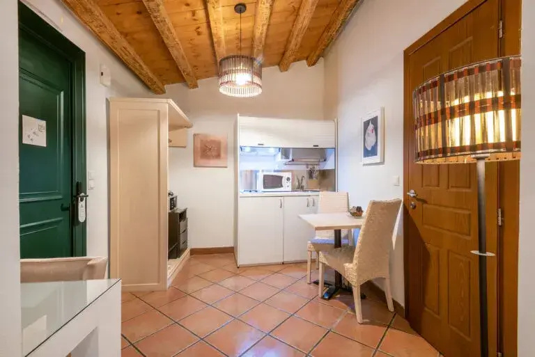 The Varos Residences Hotel - Chambres