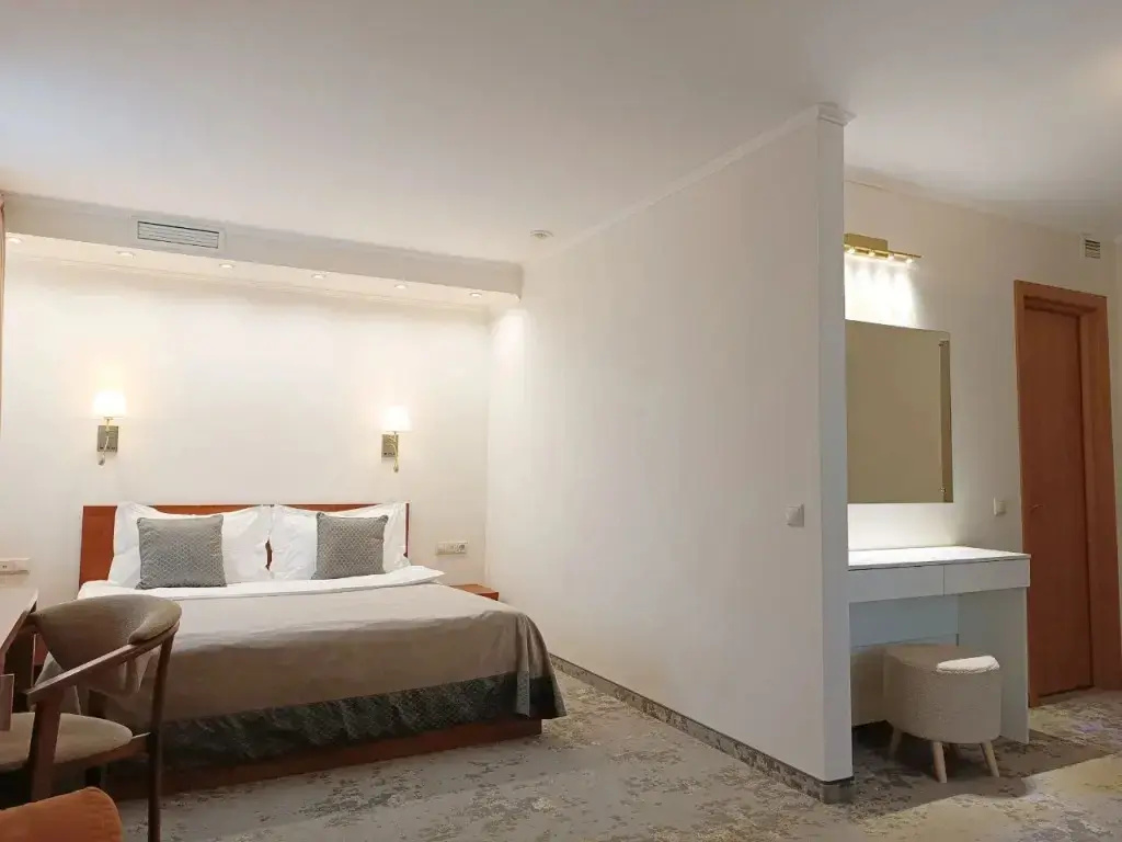 Jacuzzi Double Suite with balcony (full double bed)