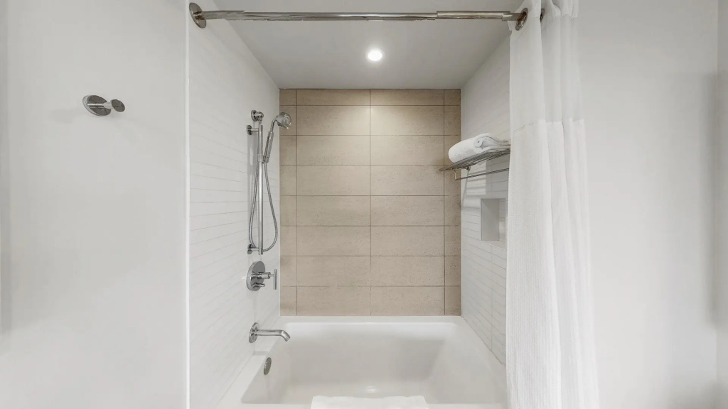 Level Furnished Living - Chambres