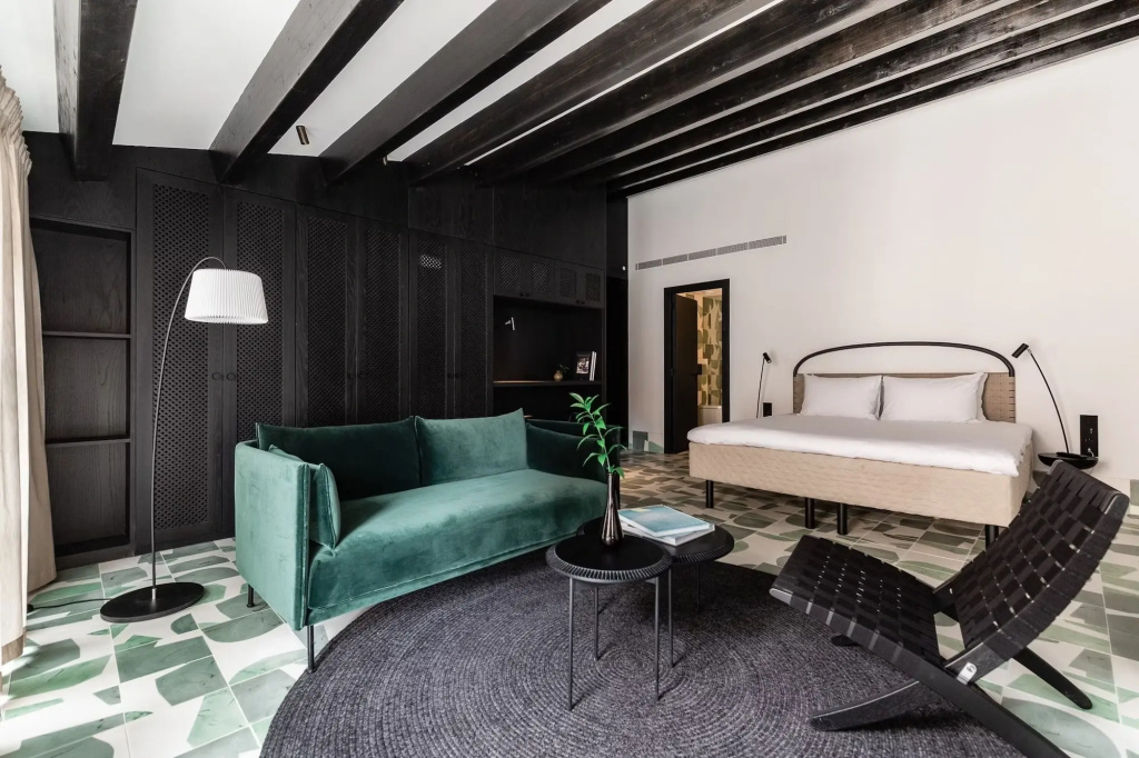 Double Junior Suite (full double bed)