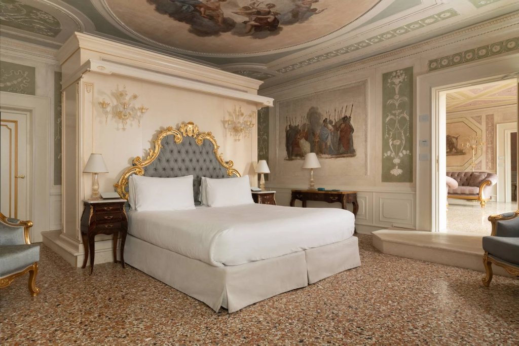 With Frescoes Double Junior Suite Canal View (full double bed)