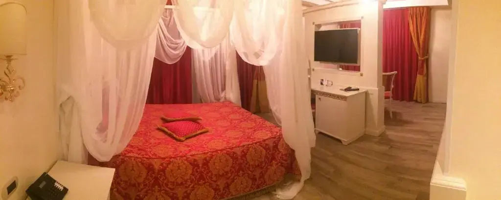 Imperial Double Suite full double bed