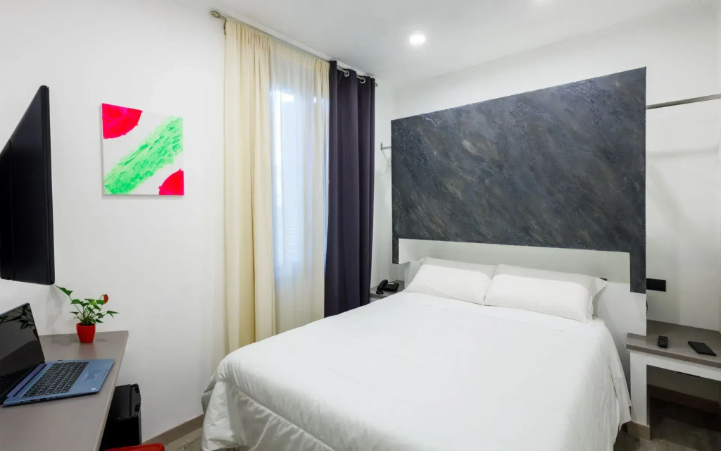 Classic Double room (full double bed)