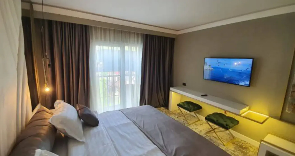 Garden Double room (full double bed)