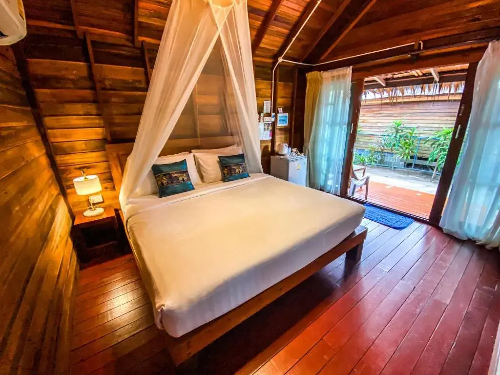 Premium Air-Conditioned Double Bungalow with garden view (full double bed)