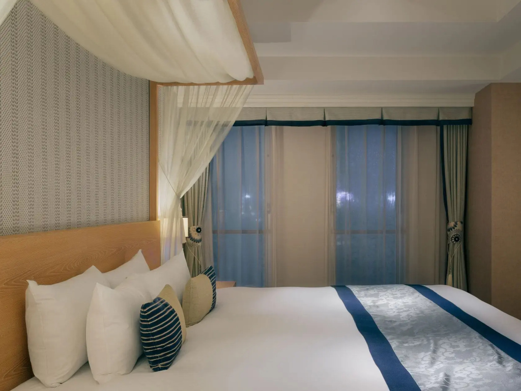 Executive Castle View High Floor Double Suite (full double bed)