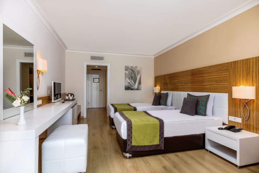 Aqua Standard Double room (full double bed)