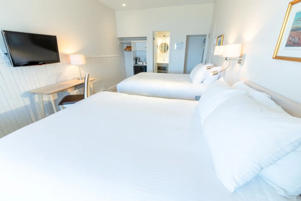 Signature Quadruple room Bonaventure Island view