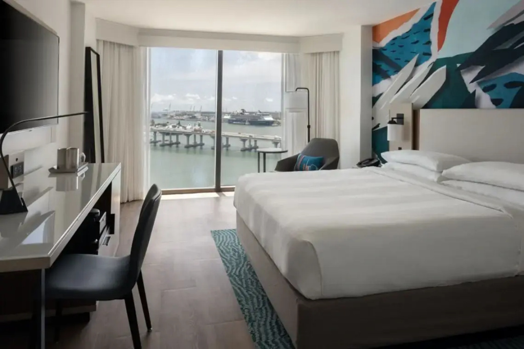 Double room with Biscayne Bay view (full double bed)