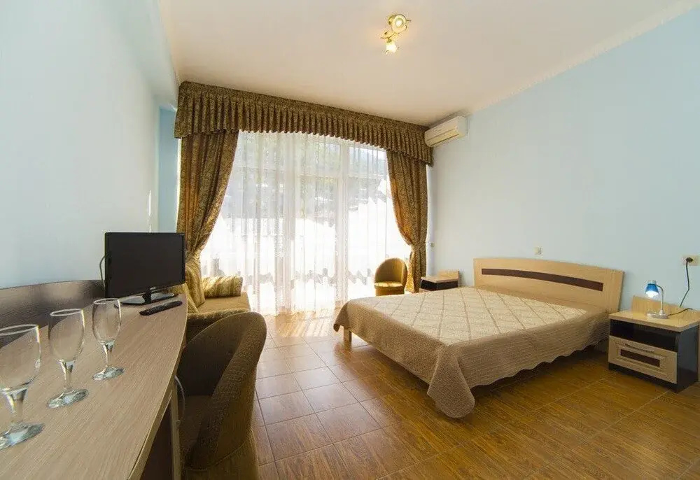 2 Rooms Double Suite (full double bed)