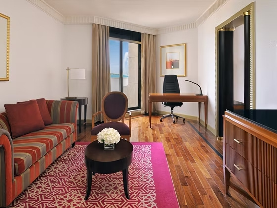 1 Bedroom Club Lounge Access Double Suite with sea view (full double bed)
