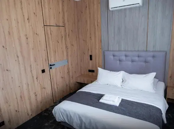 Double Suite (full double bed)