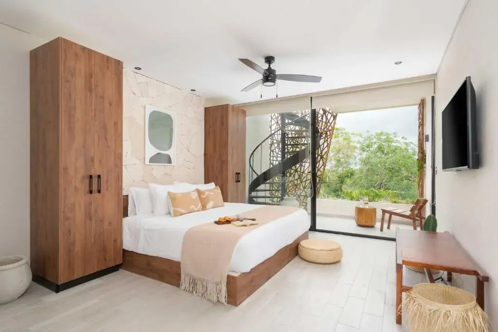 Deluxe Double Suite (full double bed)