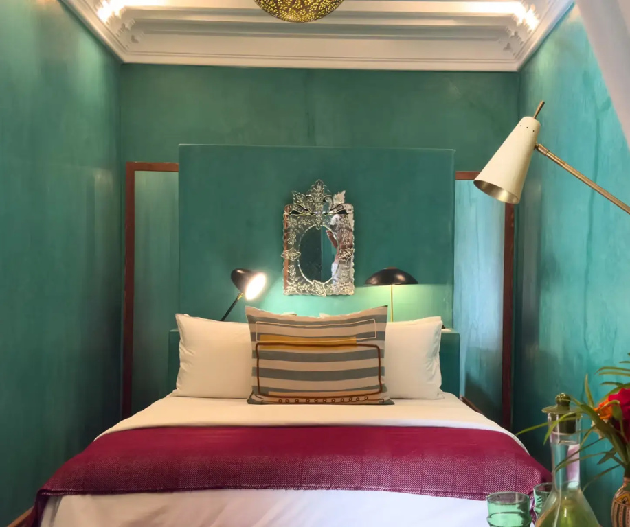 Green Double room (full double bed)