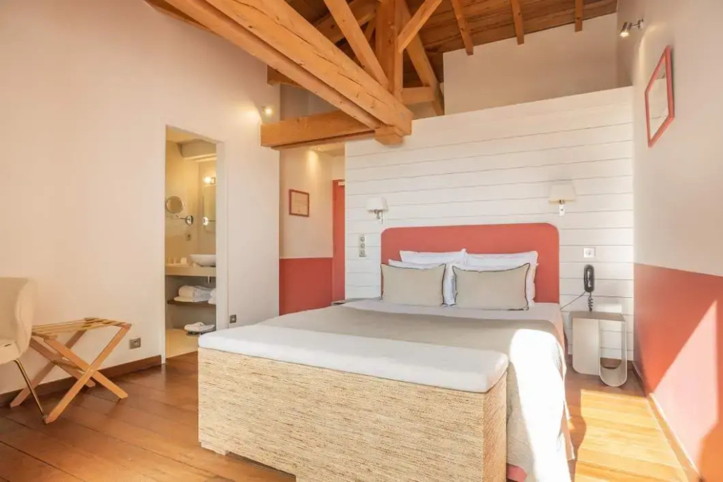 Cocoon Double room with bay view (full double bed)