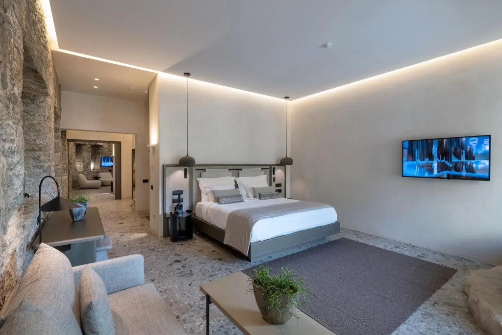 Stone Suite with garden view