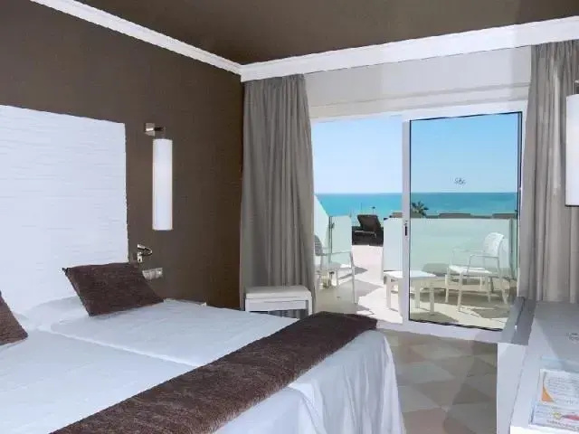 Standard Double room with pool view (twin beds)