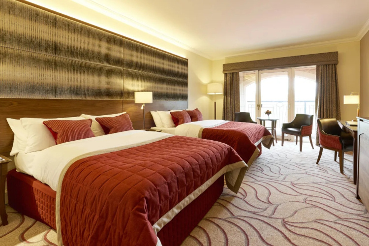 Grand Deluxe Quadruple Family room