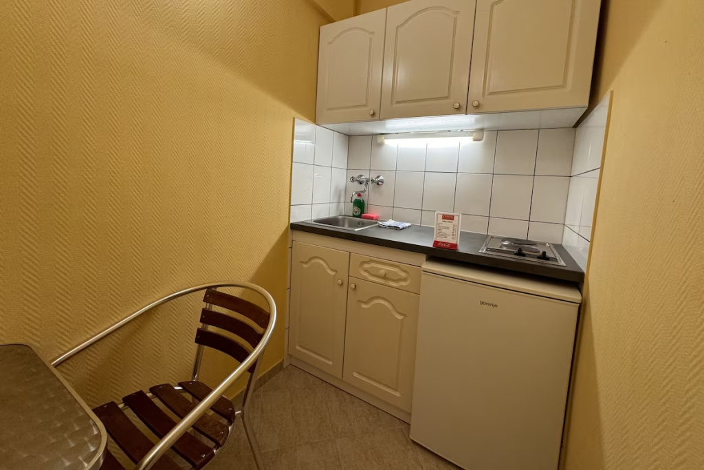 Economy Double Studio (twin beds)
