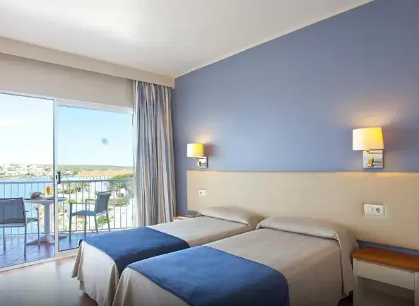 Double room with partial sea view (twin beds)