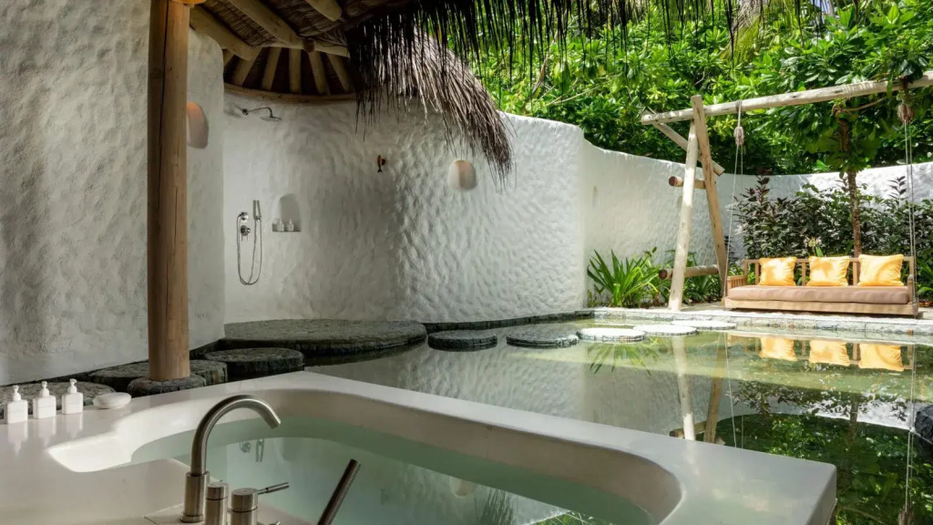 Люкс with Pool Crusoe в Soneva Fushi