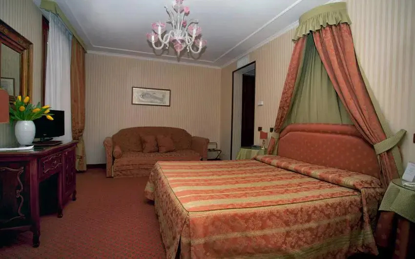 Double Junior Suite (full double bed)