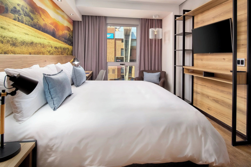 Superior Double room with city view (full double bed)