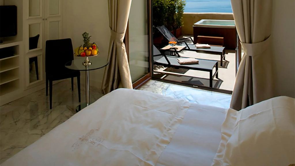 Deluxe Pool Terrace Double room with sea view (full double bed)