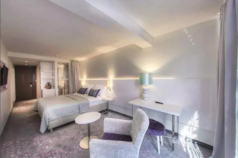Double room with courtyard view (full double bed)