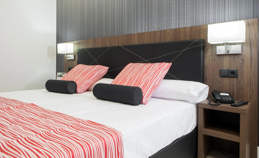 Standard Double room with balcony (full double bed)