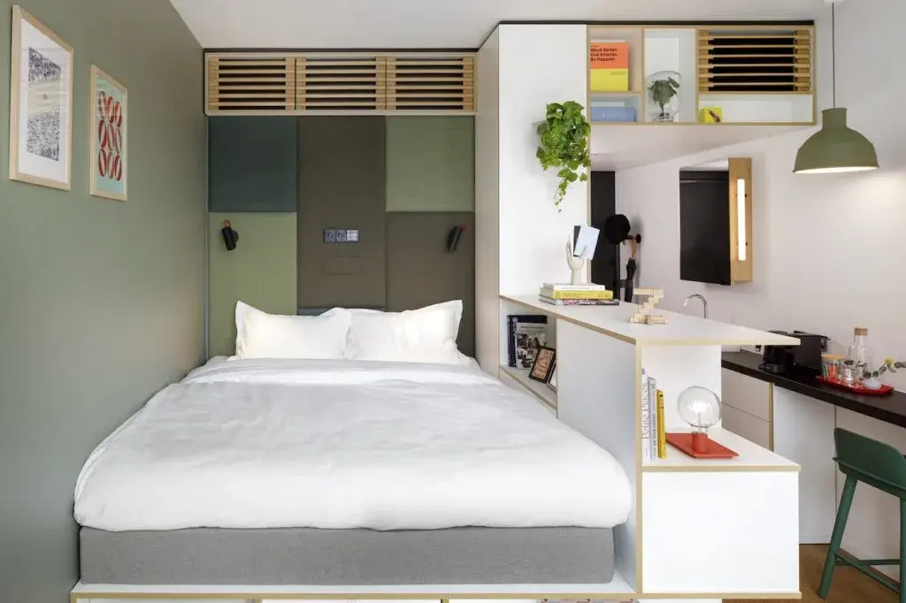 Double Zoku Room (full double bed)