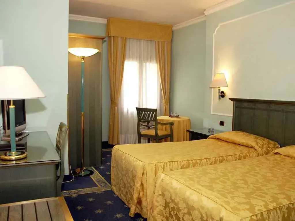 Classic Double room (full double bed)