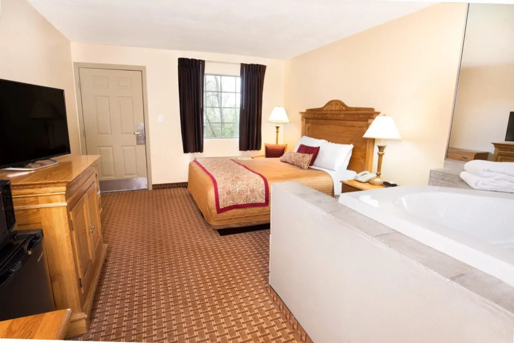 In-Room Jacuzzi Double room (full double bed)