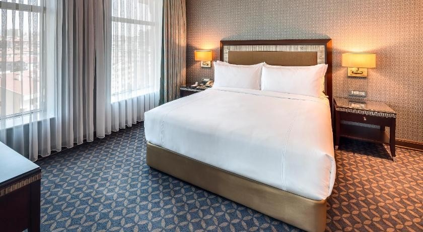 1 Bedroom Double Suite with city view (full double bed)