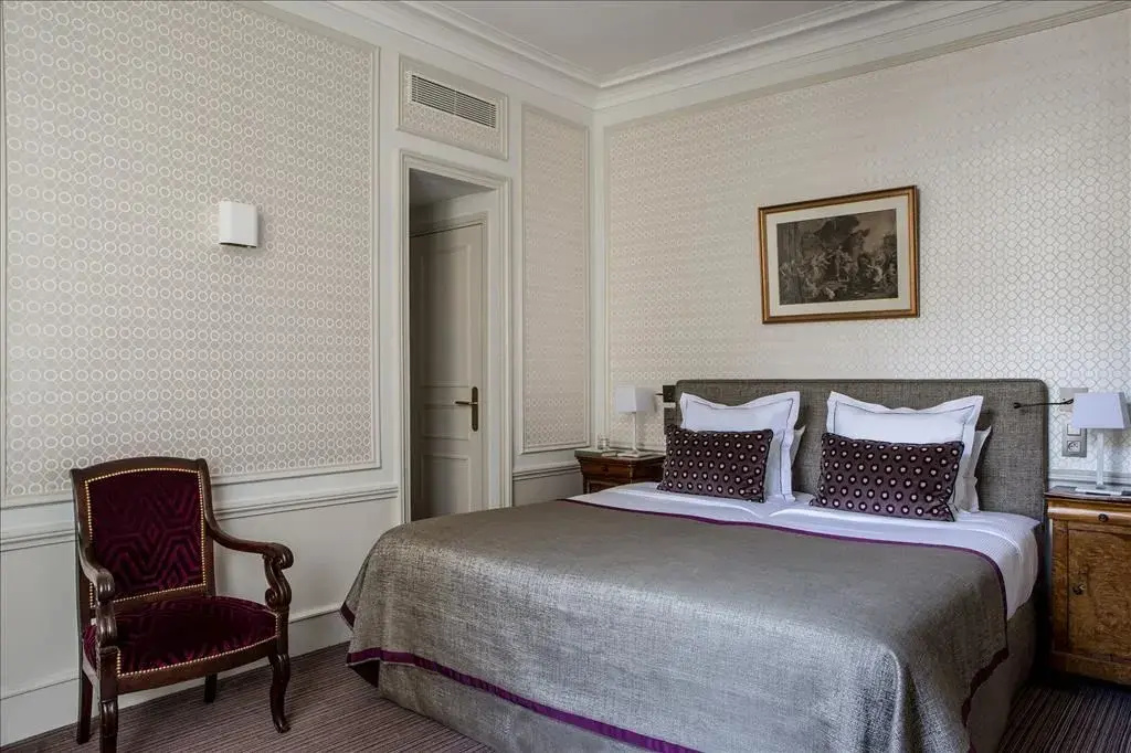 Capucines Superior Double room (full double bed)