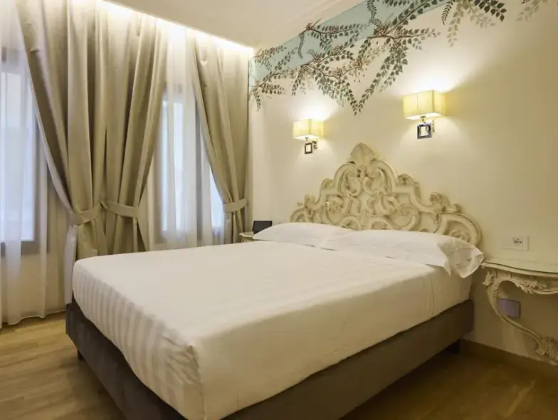 Small in Dependance Double room (full double bed)