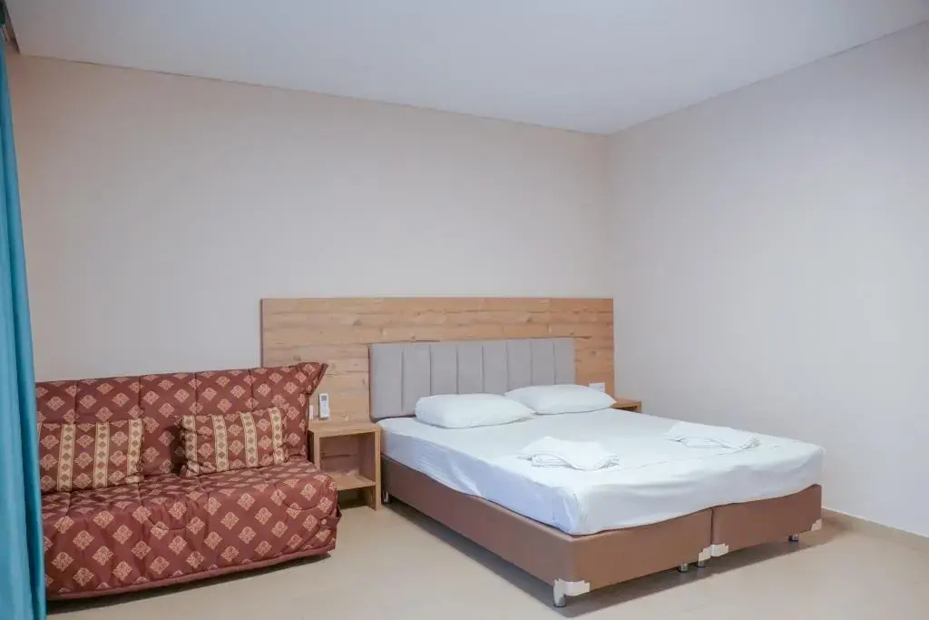 Standard (Building B) Double room with park view (full double bed)