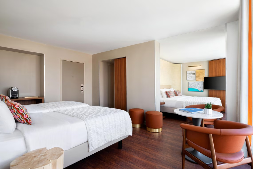 Family Quadruple room with city view