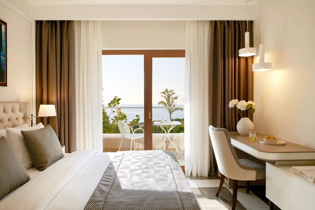 Deluxe Double room with sea view (full double bed)