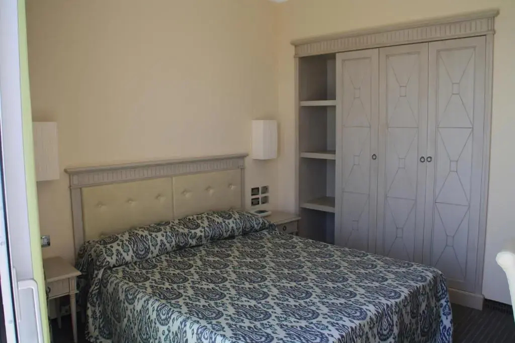 https://cdn.worldota.net/t/1024x768/ostrovok/5d/ec/5dec98b94cec389cc7291141b5d6acc32167bccd.jpeg