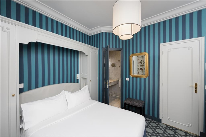 Connecting room