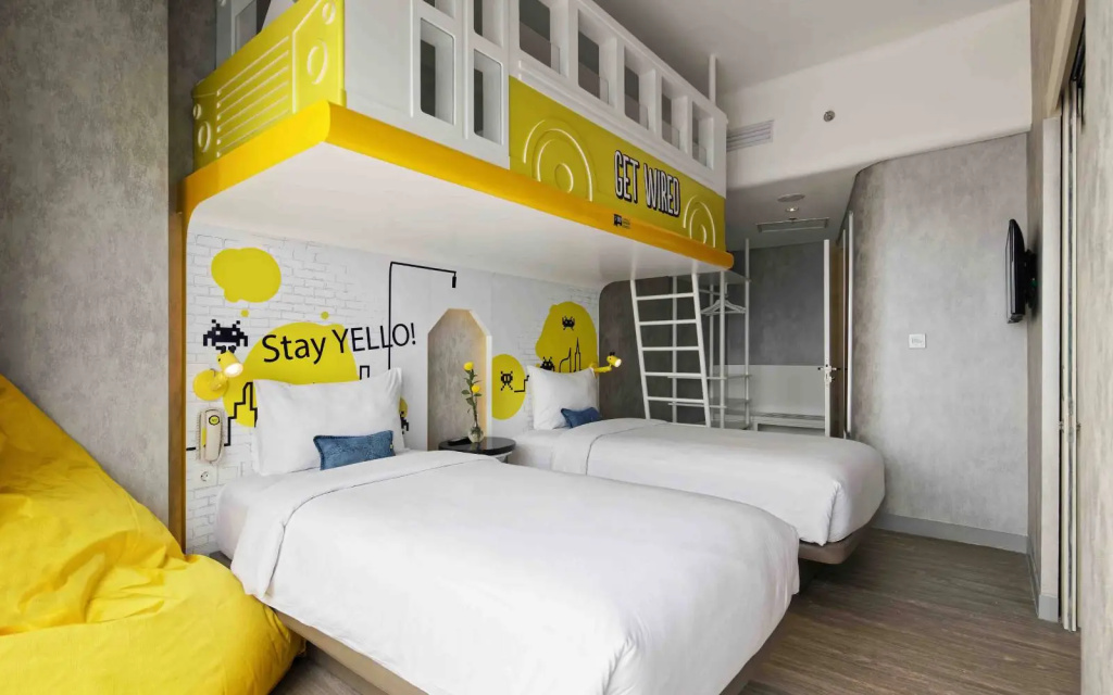Family Yello Suite