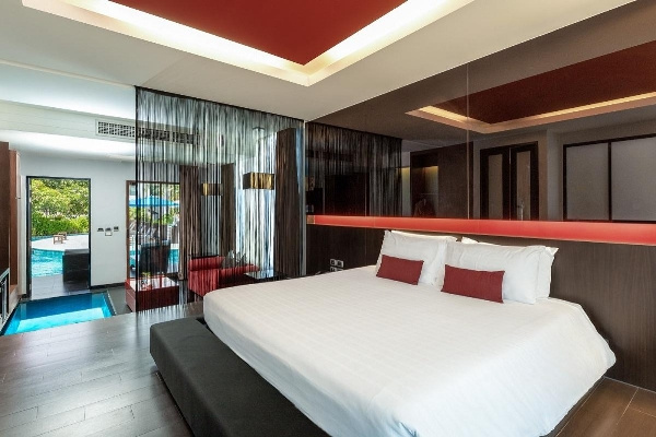 Grand Deluxe Double Pool Access room full double bed