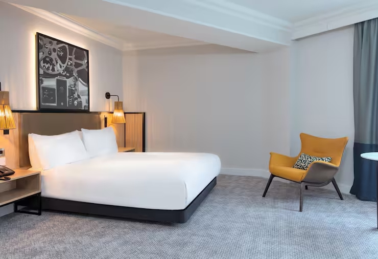DoubleTree by Hilton London Elstree - Tap to explore photos