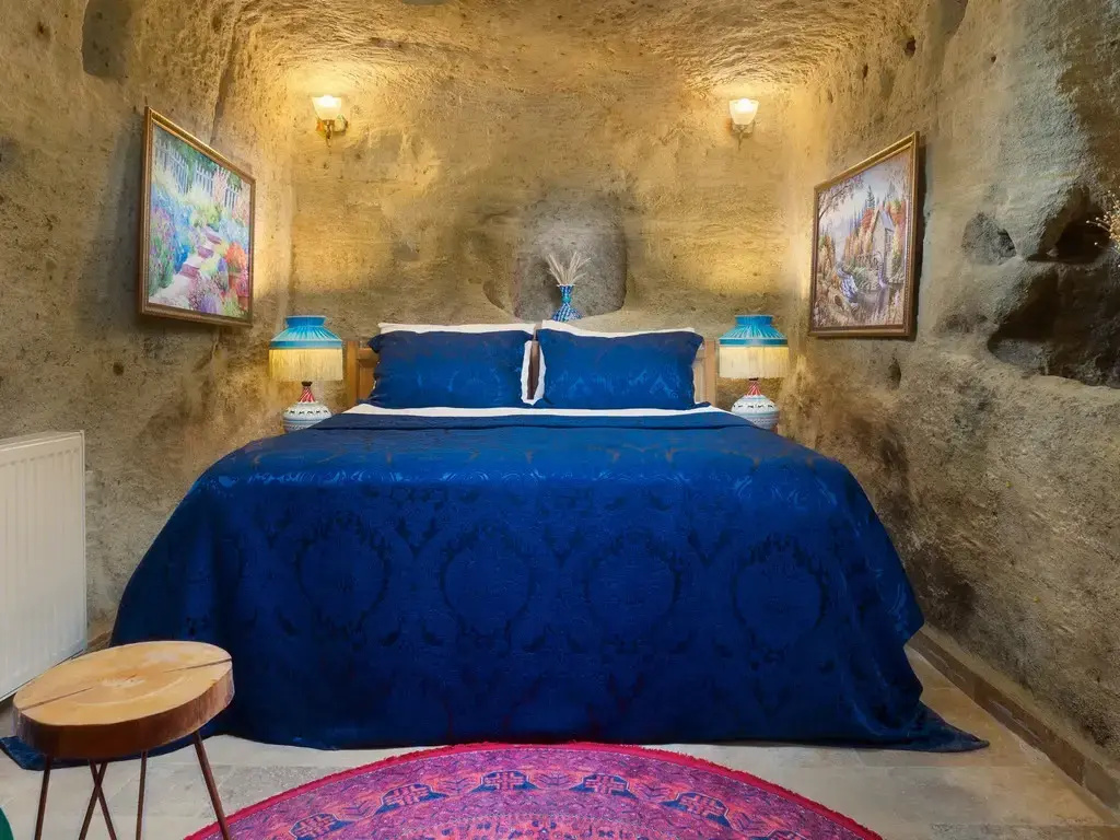 Superior Cave Double Suite Room (full double bed)