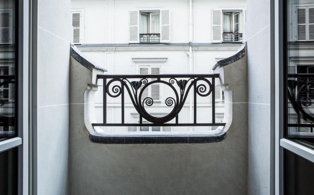 Hôtel du Rond-Point des Champs-Élysées 78