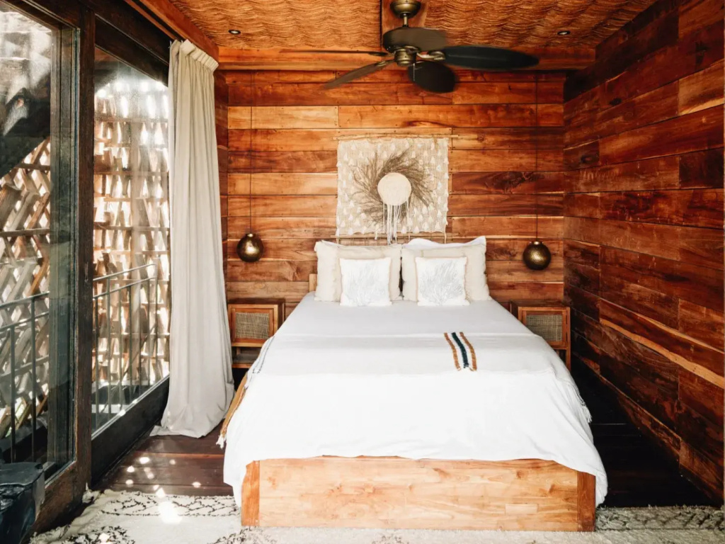 Jungle Double Treehouse full double bed