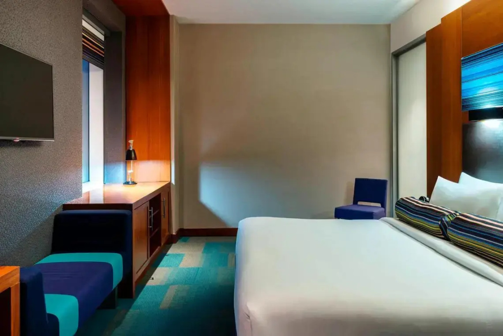 Aloft Sky Double room (full double bed)