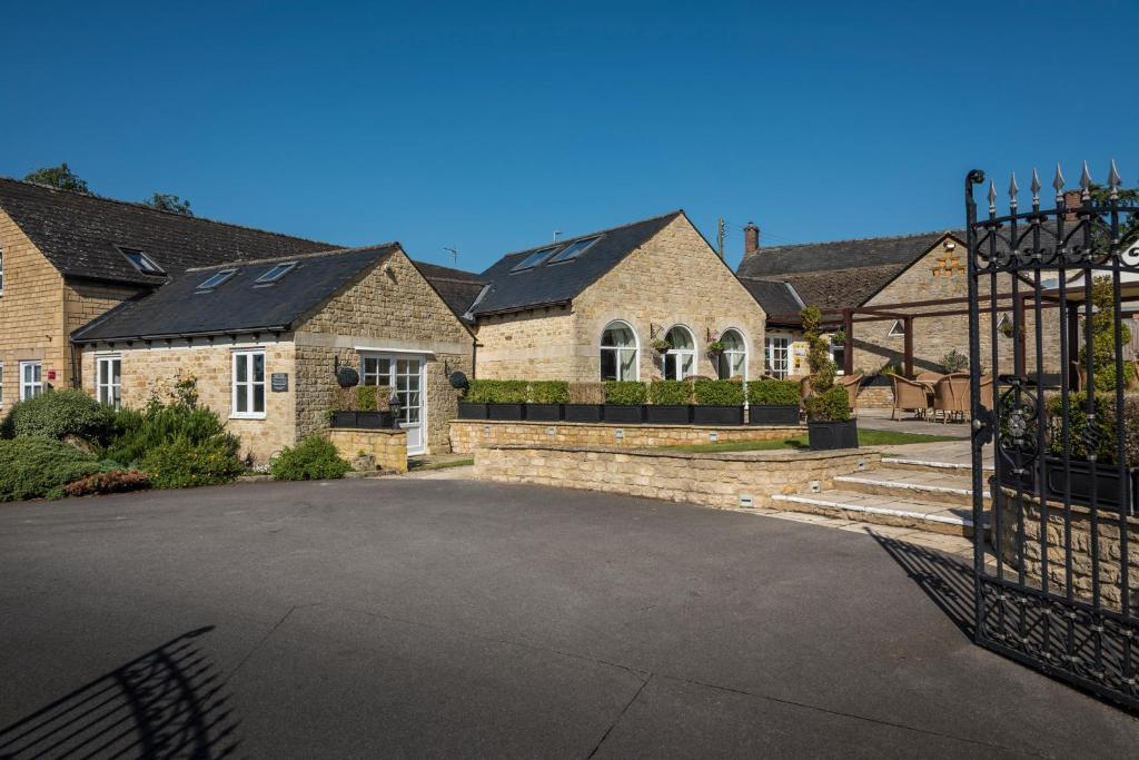 Number Four at Stow - Hotel & Restaurant by null