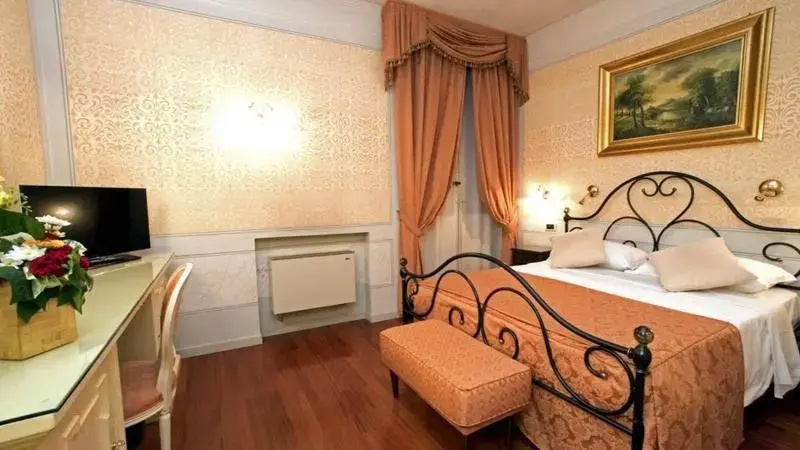 Executive Double room (full double bed)
